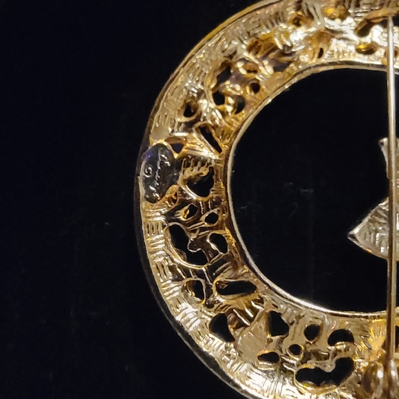 Vintage Danecraft Signed Gold Tone Christmas Wreath Brooch Pin Red Bow Holiday - Picture 9 of 16